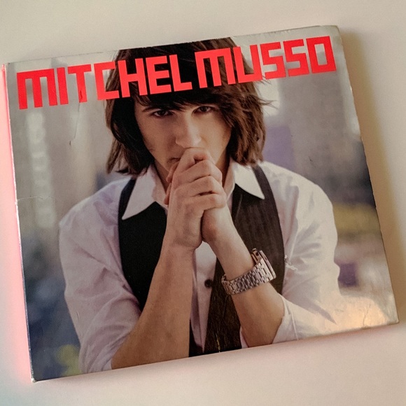 SIGNED Mitchel Musso Album - Picture 2 of 4